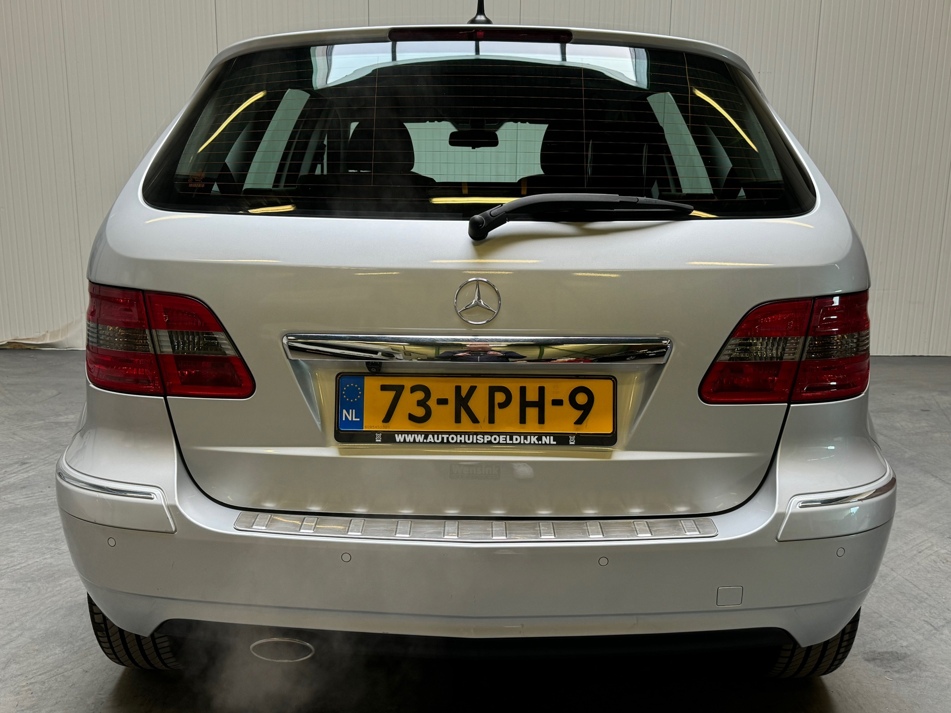 38517248-8.jpg